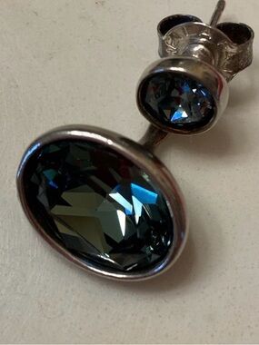 Uno de 50 MIDI Sterling Silver Blue Oval Crystal Earrings